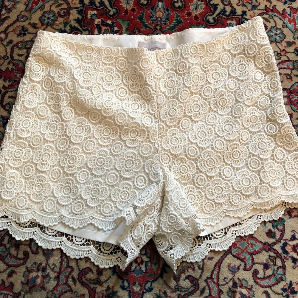 Banana Republic lace shorts. Size 14